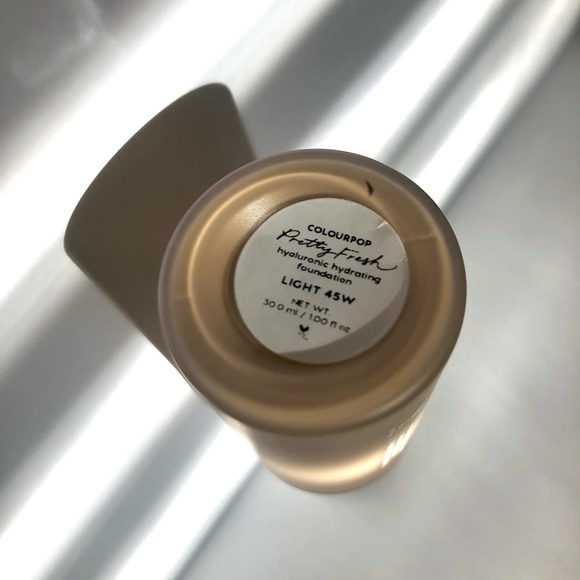 ColourPop Pretty Fresh Hyaluronic Hydrating Foundation - 45W - Picture 3 of 7
